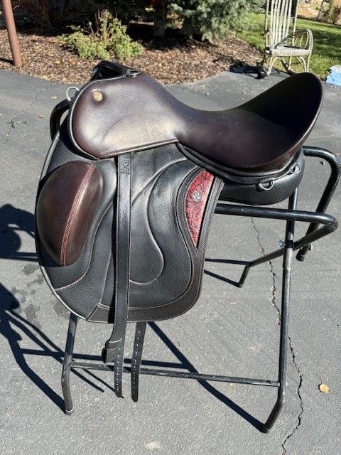 WOW Competitor Dressage Saddle (New Condition)