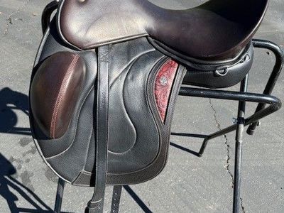 WOW Competitor Dressage Saddle (New Condition)