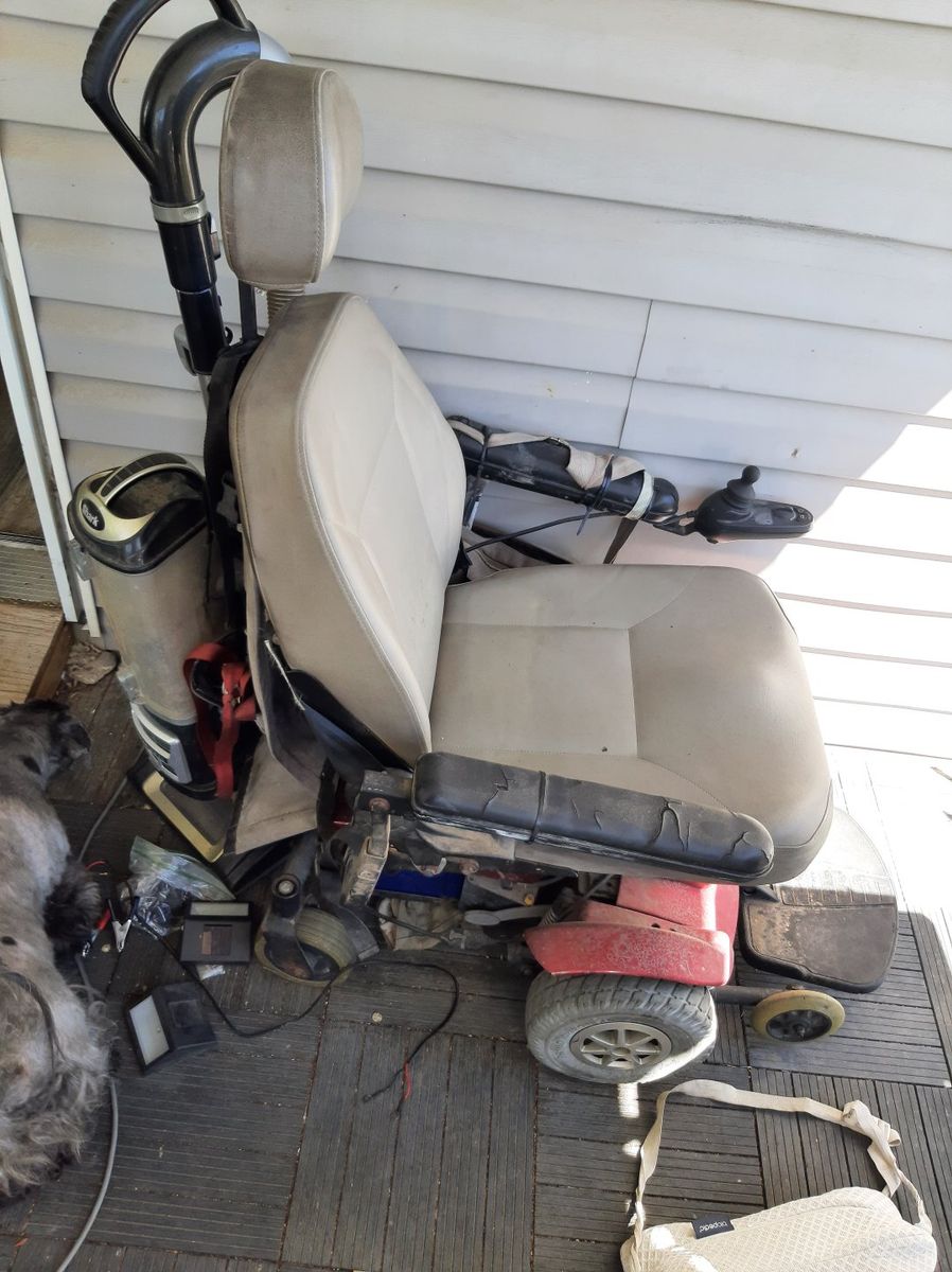jazzy powerchair for parts or repair newer batteries