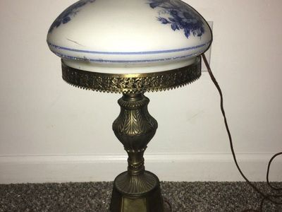 Antique Gone With the Wind Victorian Style Lamp