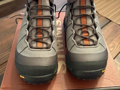 Simms Women's fishing boots size 6 Flyweight