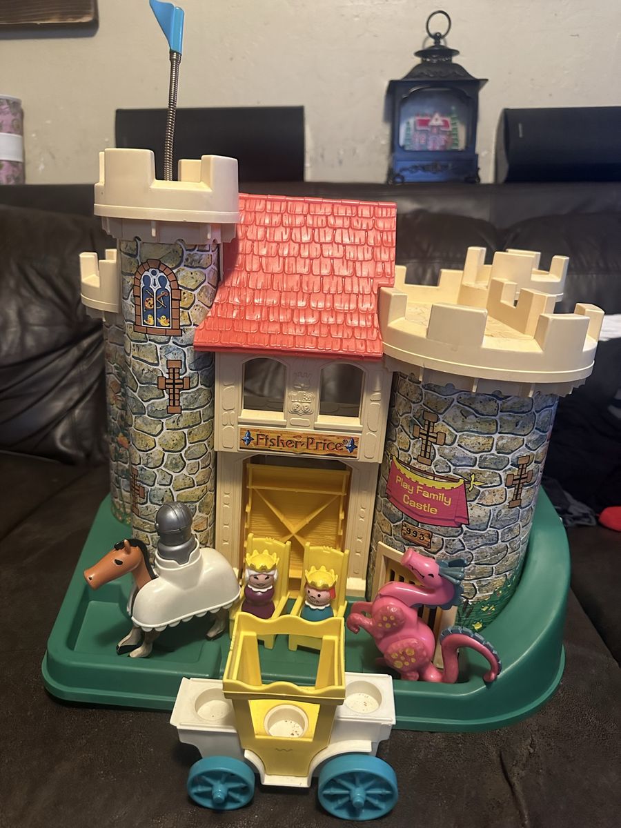 Fisher price castle/accessories