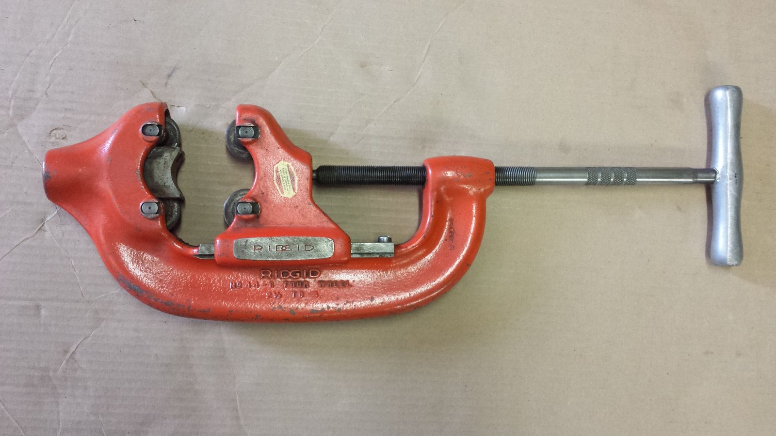 Pipe cutters