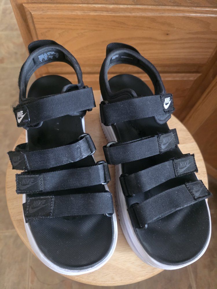 Nike  Black/White Platform Strap Sandals Women's Size 8