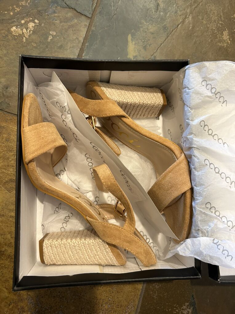 NIB Ccocci Beige Suede Strap Heeled Sandals