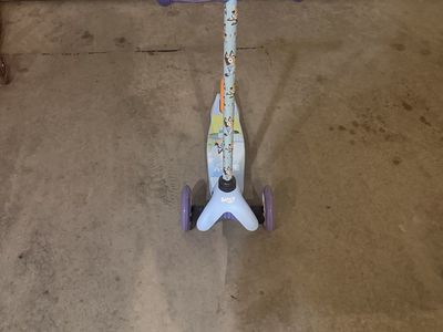 Bluey Kids 3-Wheel Scooter — $25