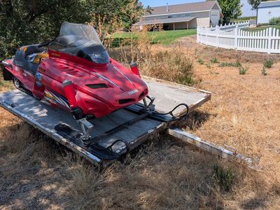 Yamaha VMAX 600 Snowmobile - Red - 2,629 Miles