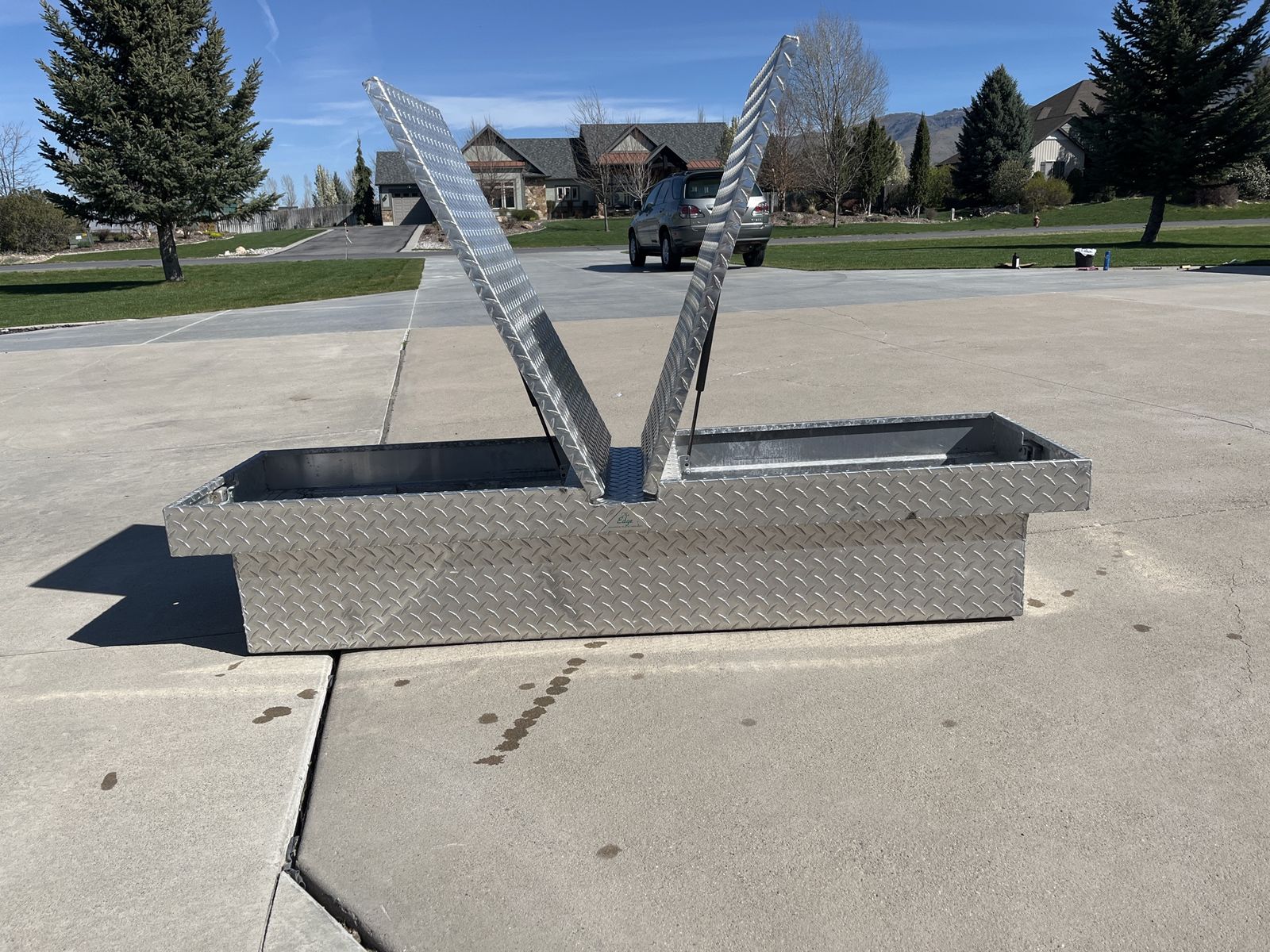 Aluminum Diamond Plate Truck Bed Toolbox