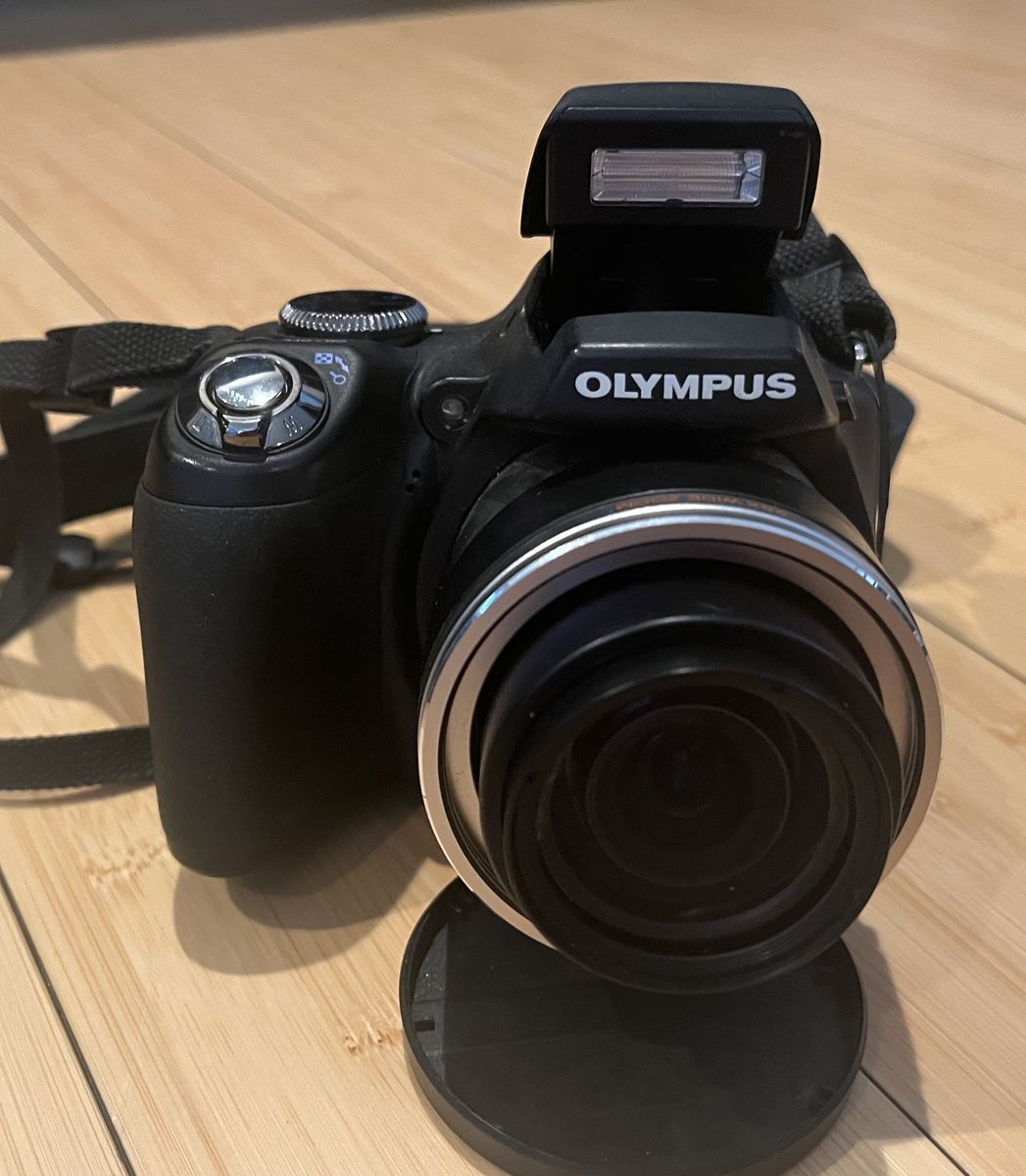 Olympus SP-590UZ 12 megapixel camera