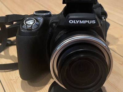 Olympus SP-590UZ 12 megapixel camera