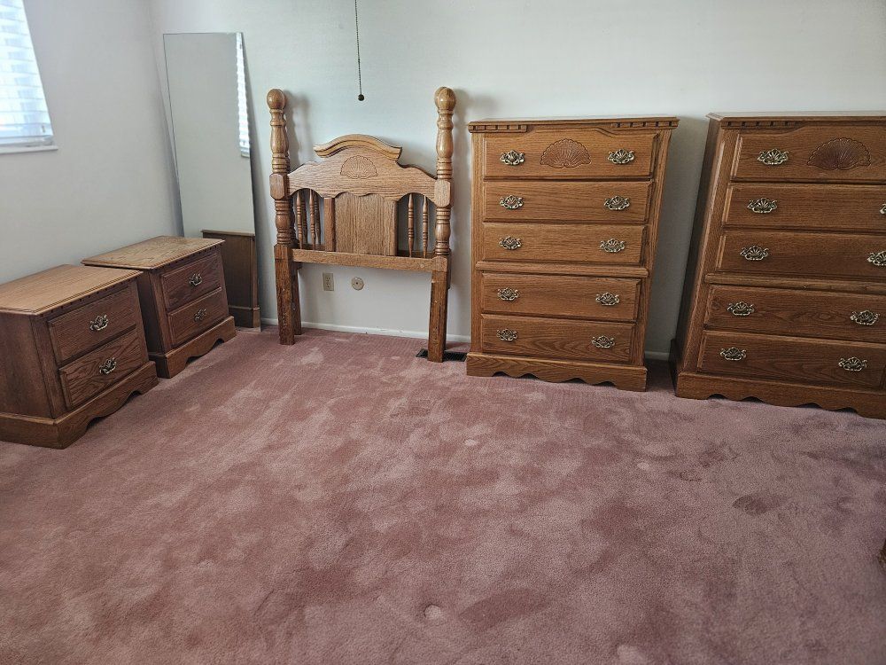 2 Oak Wood dressers, 2 Twin Size Headboards with 2 Nightstands & Full Length Mirror - Bedroom Set