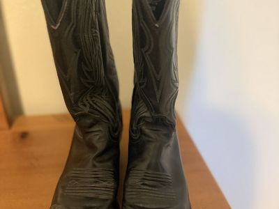 Justin women's cowboy boots