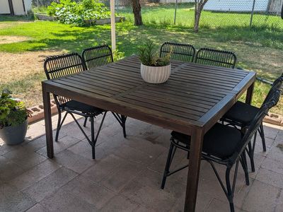 Free outdoor dining table