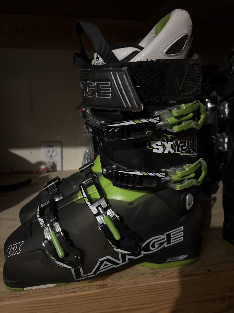 Lange is size 25.0 US size 7 ski boots