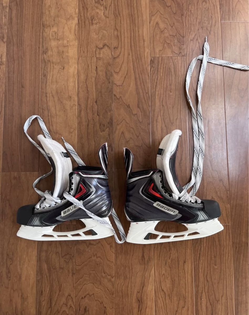 Brand new Bauer Apex 2 Vapor men’s hockey skates *needs steel*
