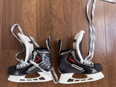 Brand new Bauer Apex 2 Vapor men’s hockey skates *needs steel*
