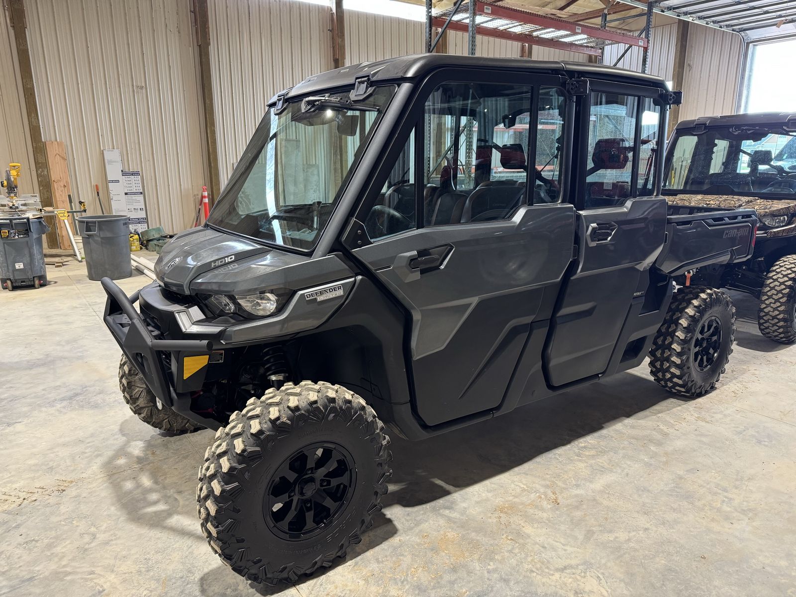 2024 Can-Am Defender MAX Limited HD10 - **LOW MILES**