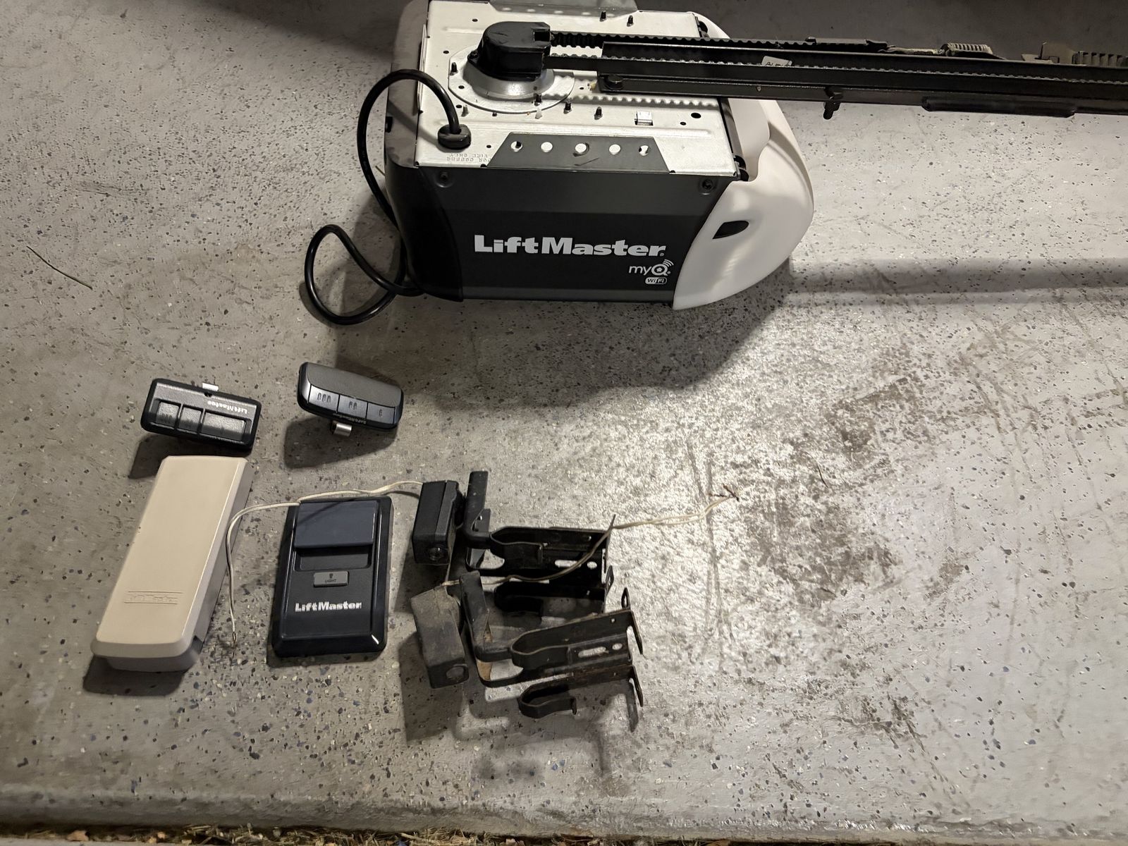 LiftMaster MyQ One-Car Garage Door Opener
