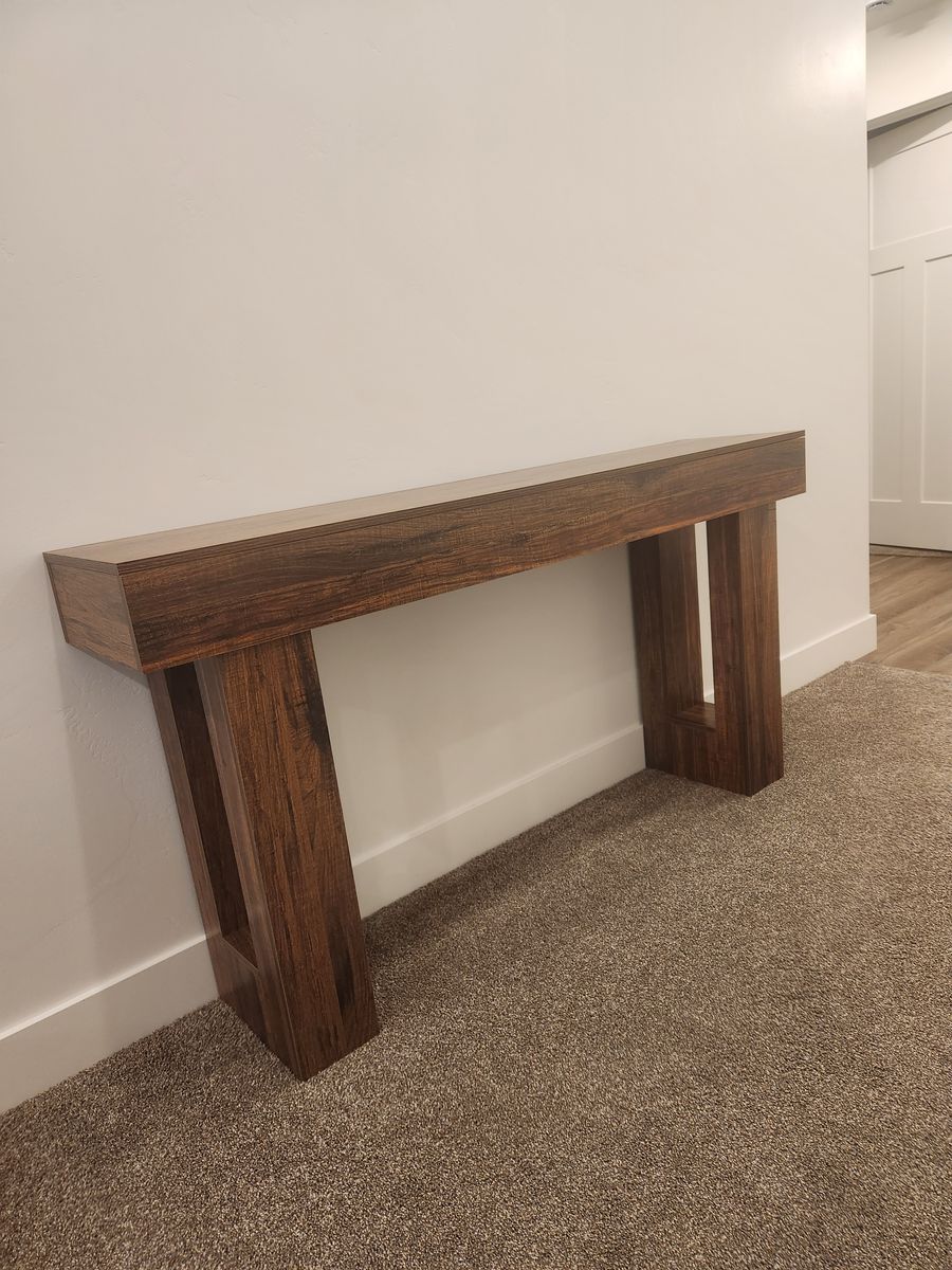 Accent/Entry Table