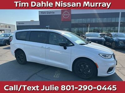 2024 Chrysler Pacifica Plug-In Hybrid S Appearance