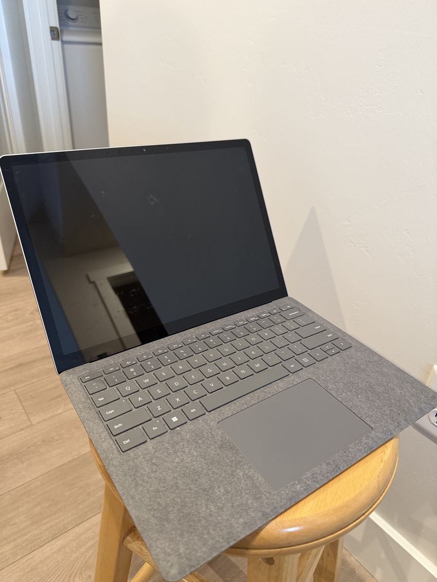 Microsoft Surface Laptop 1st Gen - 13.5" PixelSense Display, Alcantara Keyboard, Core i5/8GB RAM