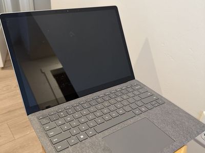 Microsoft Surface Laptop 1st Gen - 13.5" PixelSense Display, Alcantara Keyboard, Core i5/8GB RAM