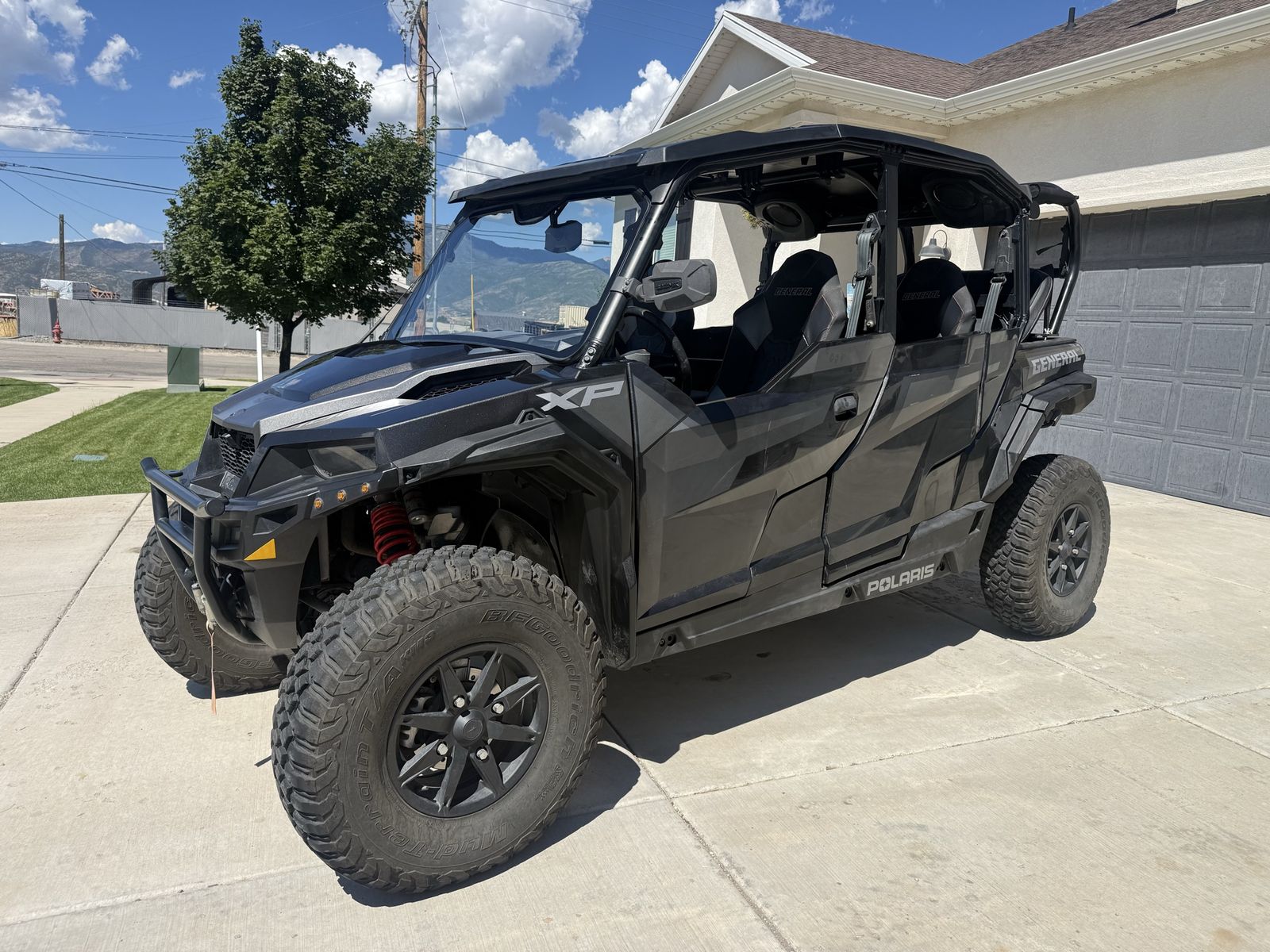 Polaris General XP 4-Seater UTV Side-by-Side in Black 