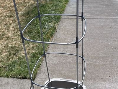 Vego Garden Self-Watering Planter with Trellis