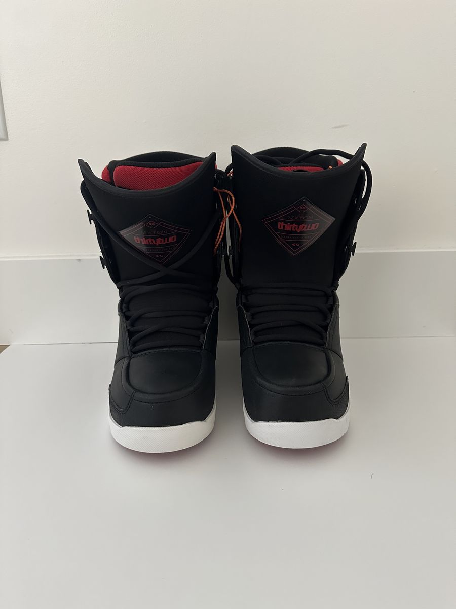 Thirty-two Snowboard boots 10