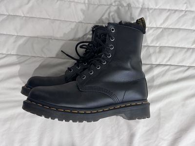 Dr. Martens Leonore Black Leather Faux Fur Lined Boots Women's Size US 7 Warm Winter