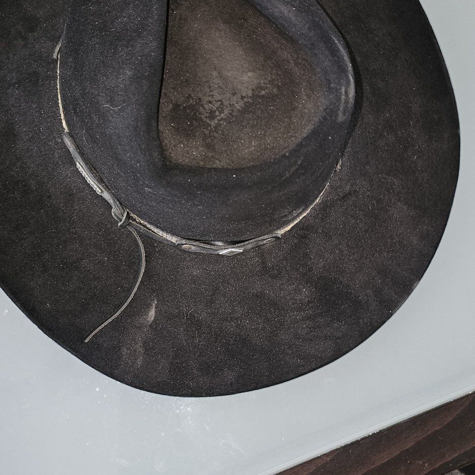 Resistor mens hat