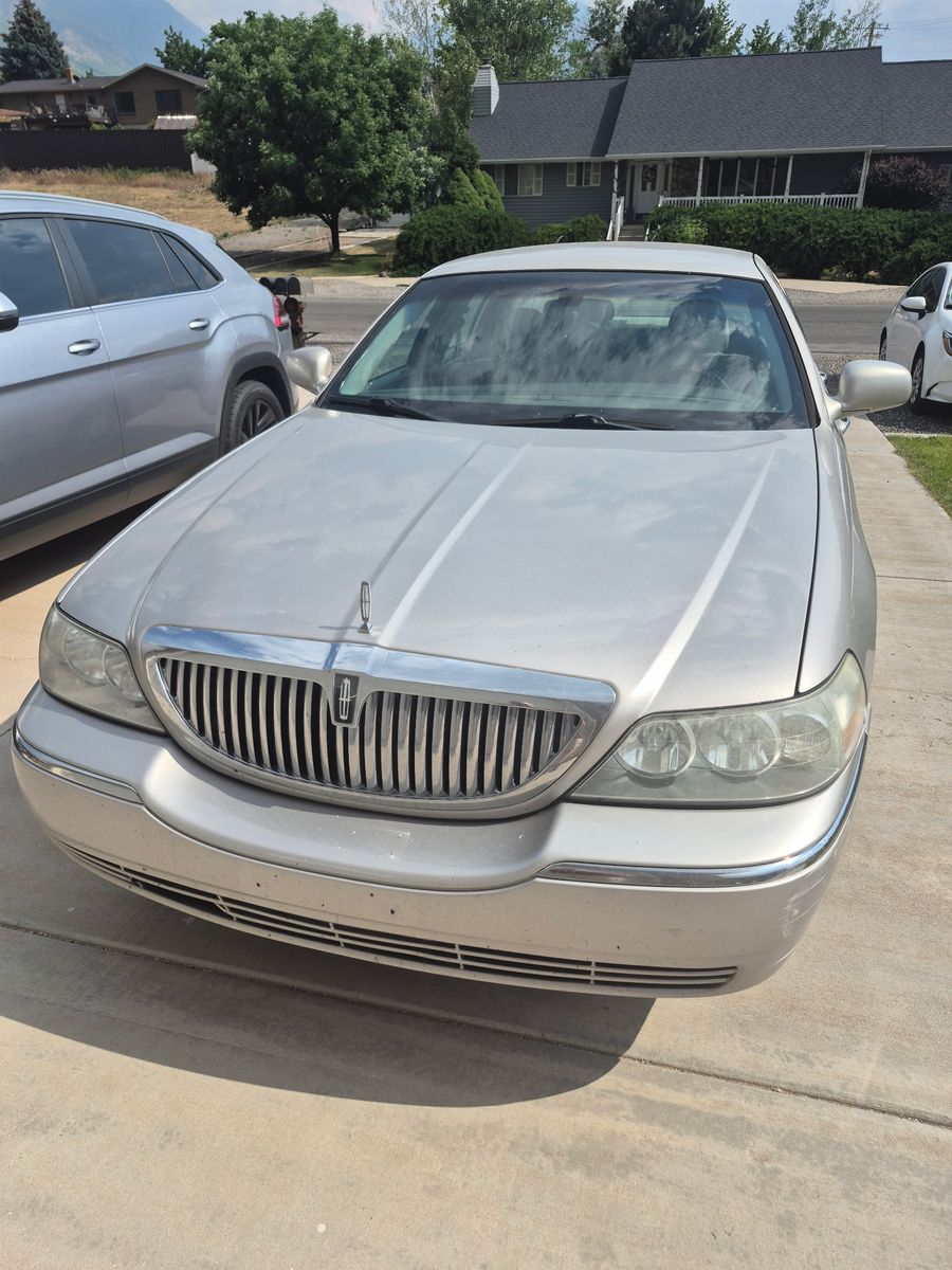 2009 Lincoln Town Car Signature Limited