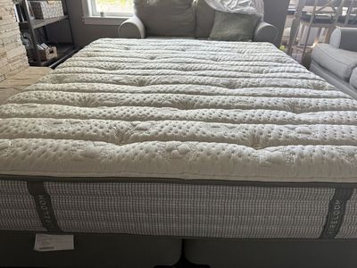 Flawless! Aireloom Cali Mattress+ Base! Only $750