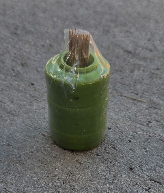 Vintage Avocado Green Ceramic Toothpick Holder – Retro 70s Kitchen Dispenser Jar