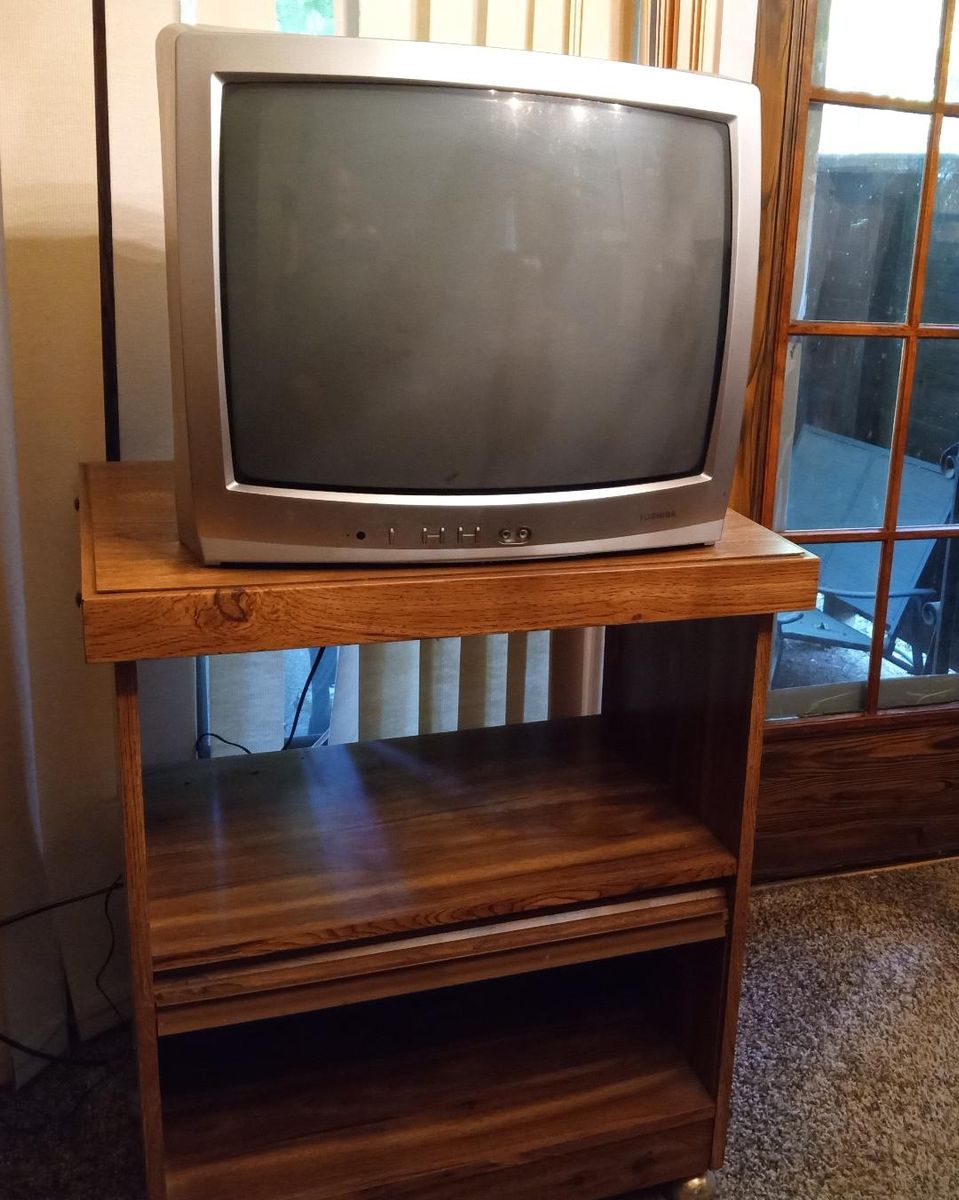SMALL CONSOLE TV CONNECTED TO COMCAST
