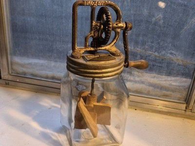 Dazey Antique Butter Churn No. 40, Vintage Glass Jar Hand Crank Butter Maker
