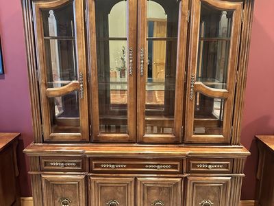 Curio glass display cabinet
