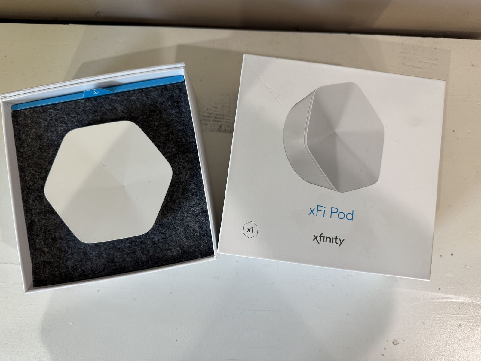 Xfinity xFi Pod Wi-Fi Range Extender XE2-SG White