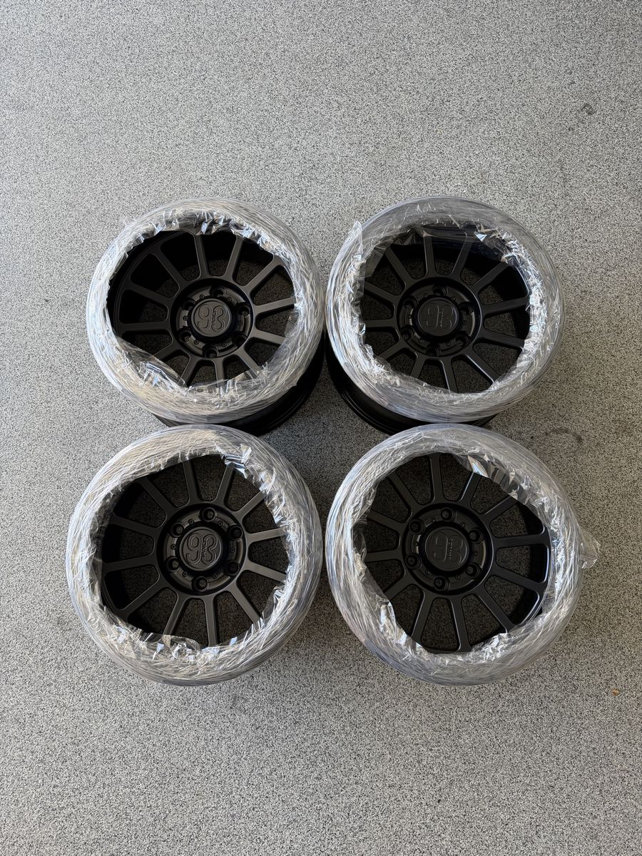 9AND3 FR-12 Simulated Beadlock 6x135 17x8.5 0mm