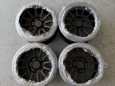 9AND3 FR-12 Simulated Beadlock 6x135 17x8.5 0mm