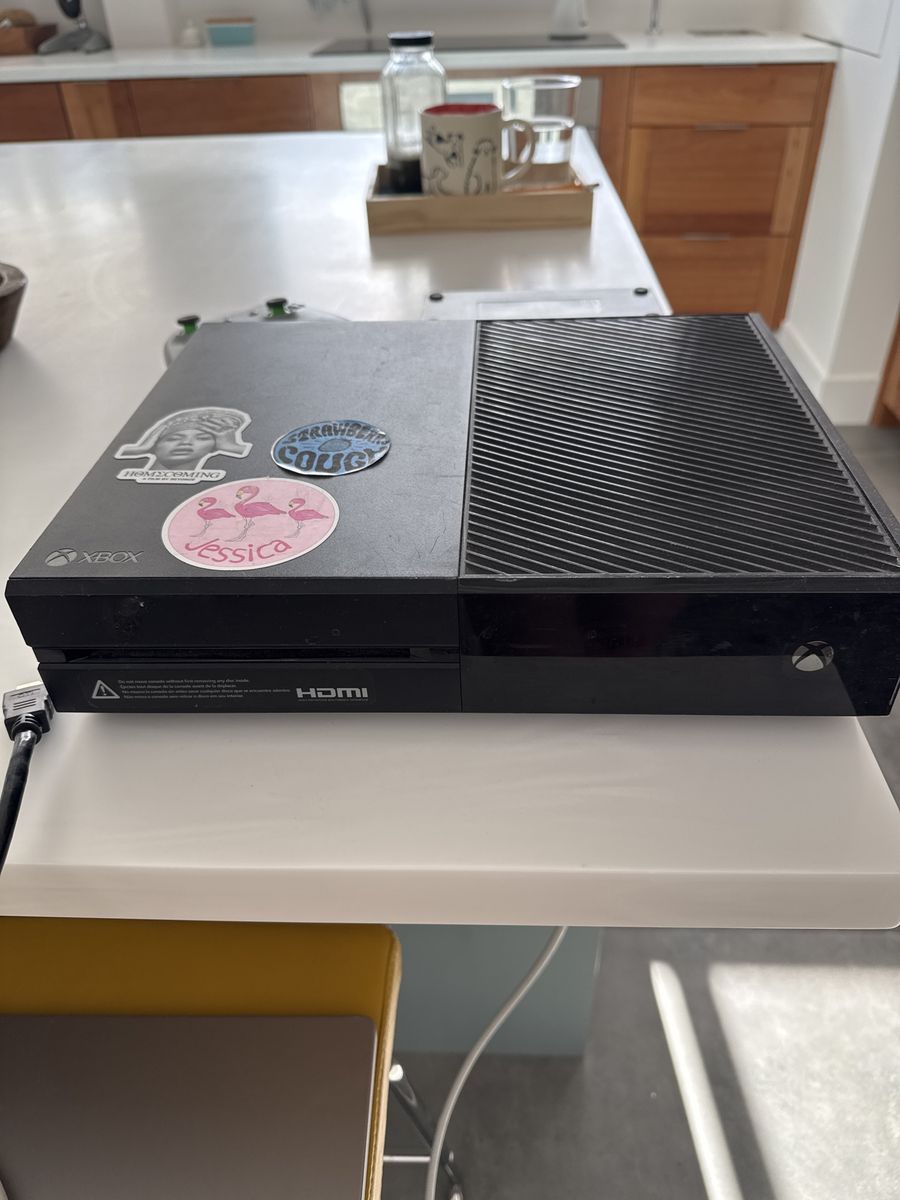 Microsoft Xbox One Console 1540 (Original) with Controller & Power Supply