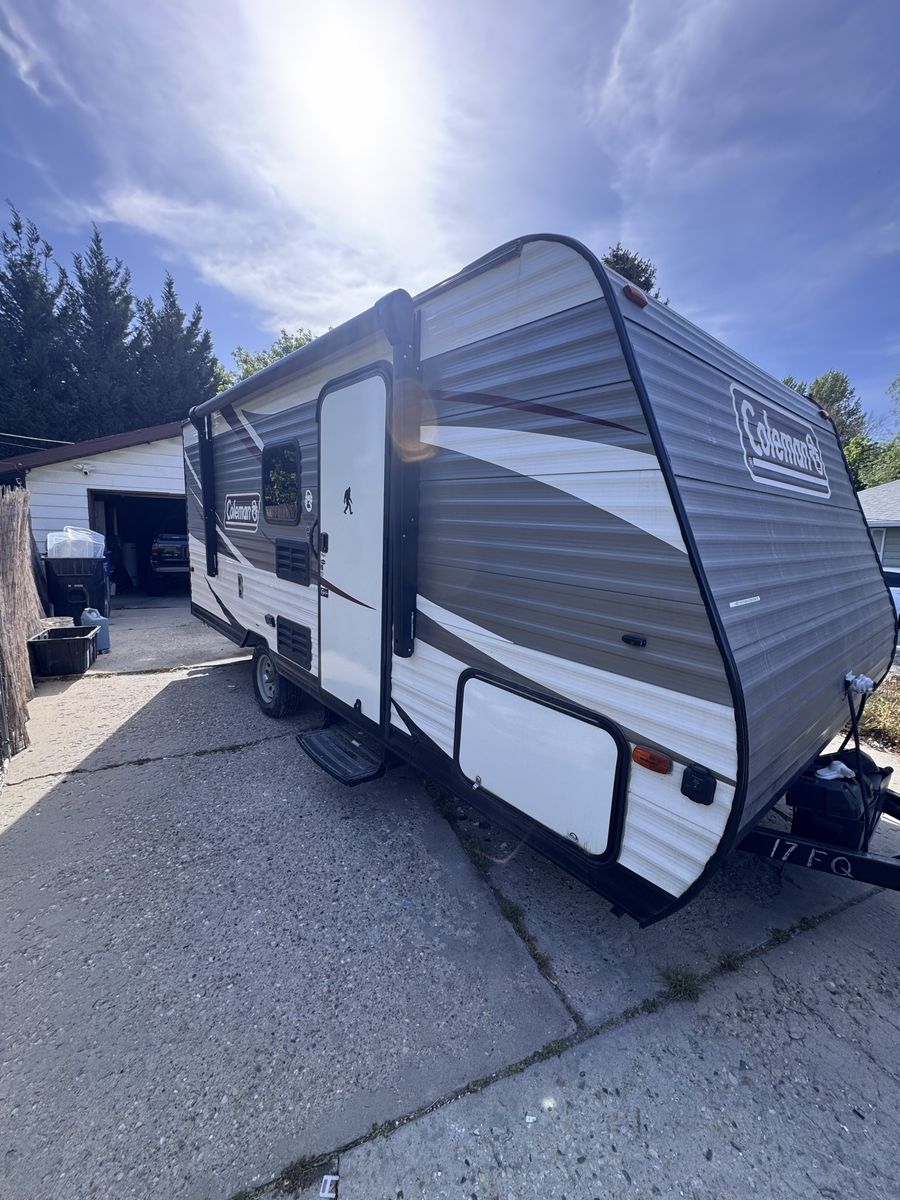 2019 17 ft Coleman lantern trailer