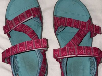 Northside girl’s sandals sz 4