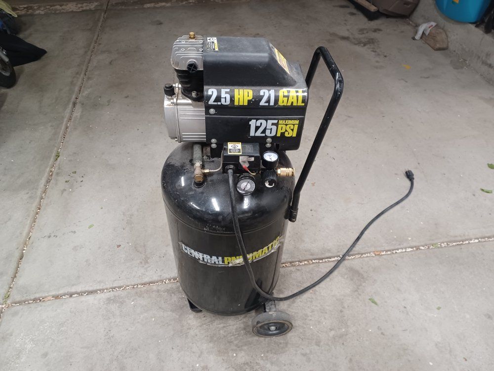 Central Pneumatic Compressor. 21 Gallon