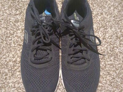 men's Skechers lightweight athletic shoes size 10
