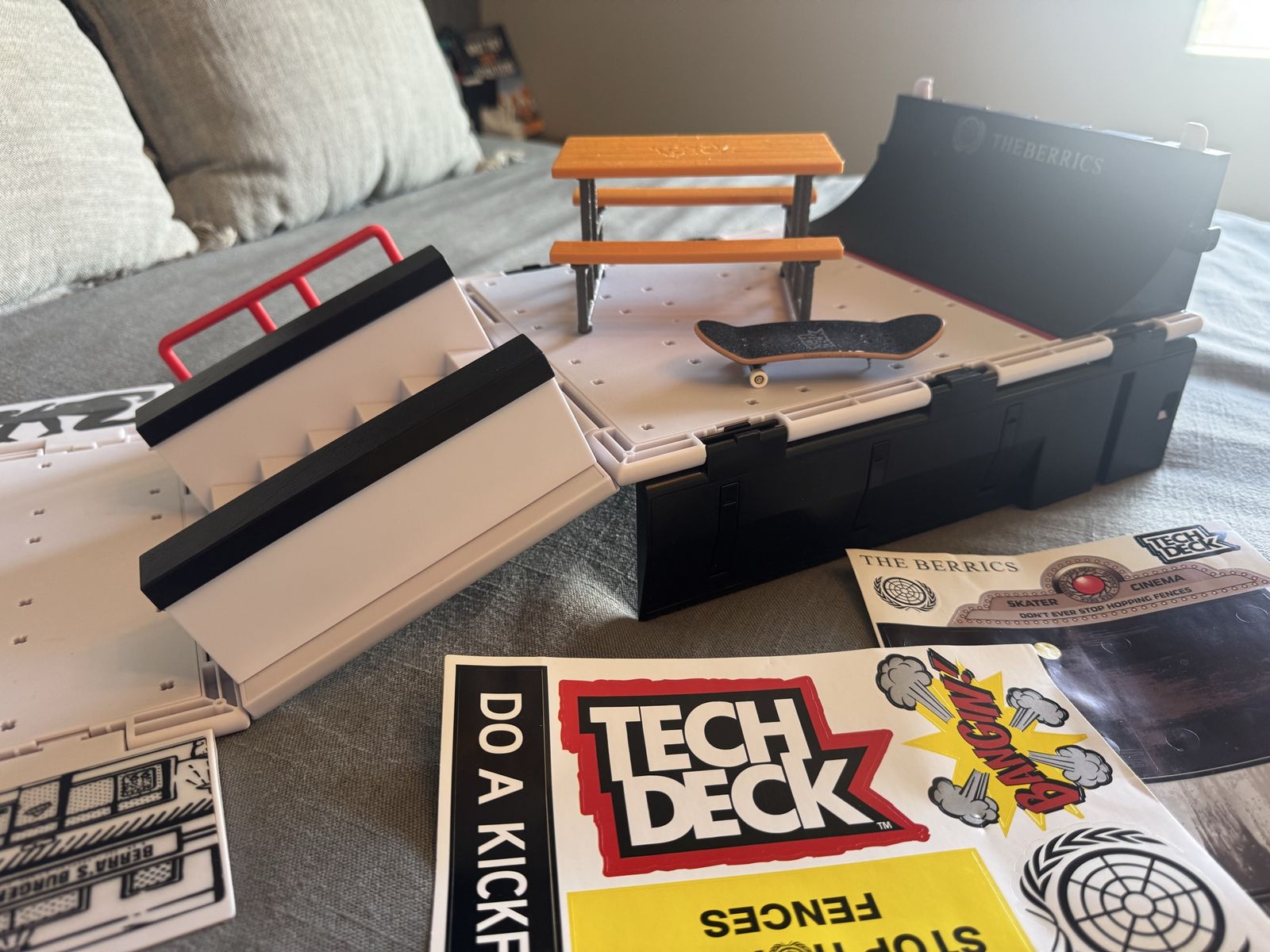 Tech Deck The Berrics Performance Series Skateboard Fingerboard Park Ramp Set w/ Mini Skateboard