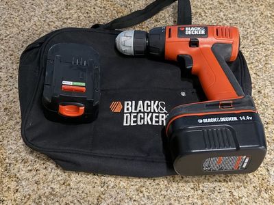 Black & Decker drill with 2 14.4 V batteries with bag no charger.