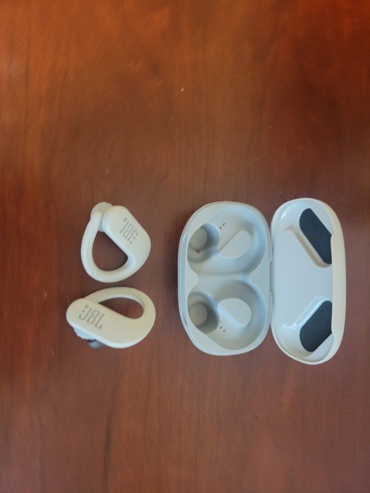 JBL pick 3 headphones