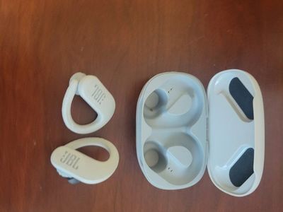 JBL pick 3 headphones