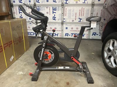 Schwinn IC4 magnetic trainer